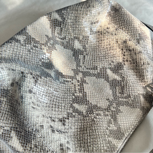 VINTAGE MICHAEL KORS Beige/Brown Python Embossed Leather Jet Set Gold Chain Tote - Picture 9 of 12